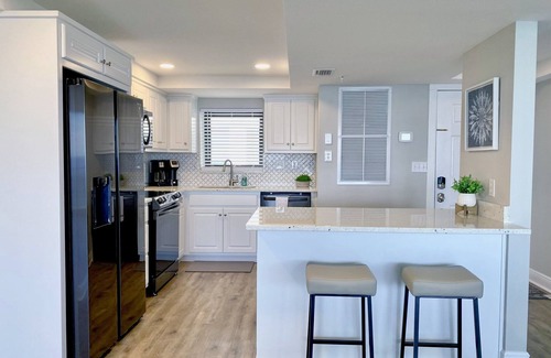 Thomas Drive Condo | Picturesque Beachfront Condo- Spacious Balcony, 2BD/2BA, Pool & Tiki Bar