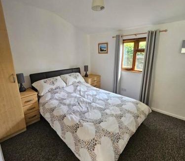Camborne Apartment | Picturesque Cabin in Cornwall