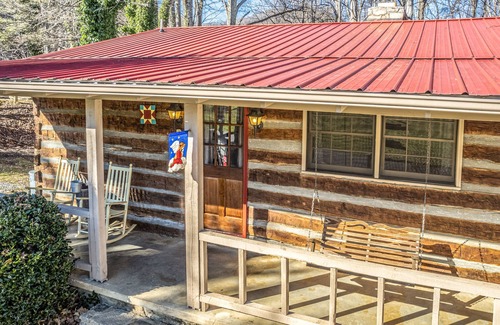 Maggie Valley Cottage | Picturesque Cabin - Ponds, Fireplace, AC, WiFi - Snowbird, Biker & Pet-Friendly