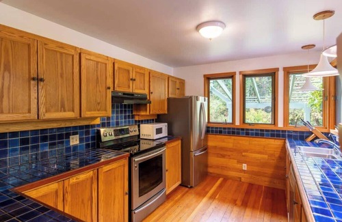 Madeira Park House | Picturesque & Comfy Escape: Waterfall View