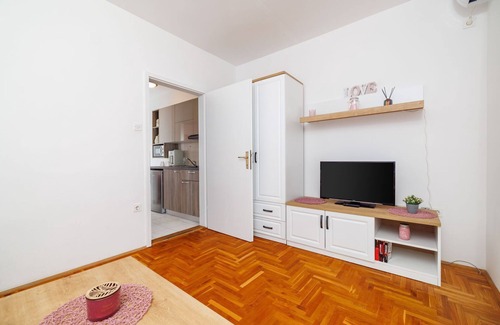 Dramalj Apartment | Picturesque flat just 150 metres from the beach with jacuzzi, pool, sea view, billiards
