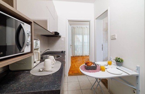 Dramalj Apartment | Picturesque flat just 150 metres from the beach with jacuzzi, pool, sea view, billiards