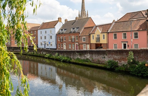 Norwich Cottage | Picturesque water front cottage in the heart of Norwich city centre