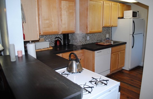 Mapleton Hill Condo | Pied-à-terre In DOWNTOWNS BEST LOCATION n