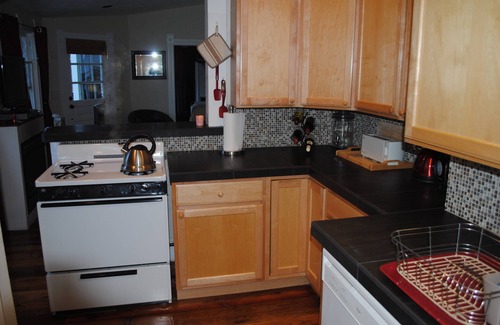 Mapleton Hill Condo | Pied-à-terre In DOWNTOWNS BEST LOCATION n