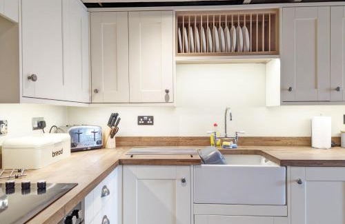 Pulborough House | Piemans Cottage
