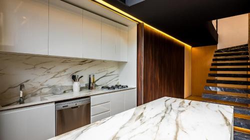 Romantic Zone House | PIER 57 - 108 Luxurious Loft in Romantic Zone