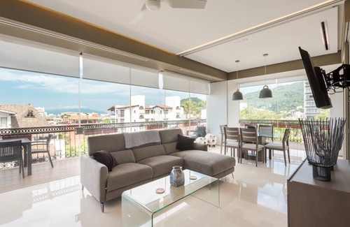 Romantic Zone Apartment | Pier 57-601 - Chic 1 bed 2 bath Best Ocean Views Zona Roman