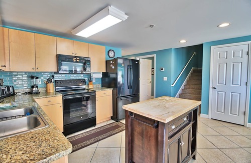 Cherry Grove Beach Condo | PierWatch#105-Sat to Sat-6bd/4ba-Sleep12-6beds-Balcony-Golf Cart Allowed-2ndRow