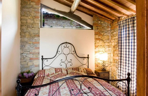Pieve a Presciano Villa | Pieve A Presciano Villa Sleeps 6 Pool WiFi