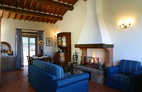 Pieve a Presciano Apartment | Pieve A Presciano Apartment Sleeps 6 Pool WiFi