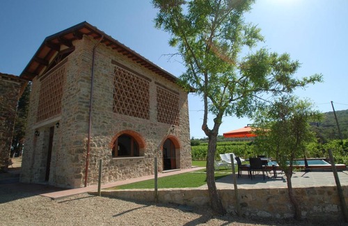 Pieve a Presciano Villa | Pieve A Presciano Villa Sleeps 6 Pool WiFi
