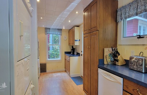 Southport Cabin | Piffi Biff: Watch Whales & Lobster Boats from This Classic Oceanfront Gem!