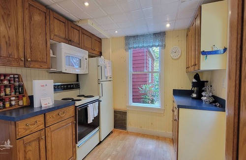 Southport Cabin | Piffi Biff: Watch Whales & Lobster Boats from This Classic Oceanfront Gem!