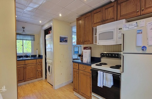 Southport Cabin | Piffi Biff: Watch Whales & Lobster Boats from This Classic Oceanfront Gem!