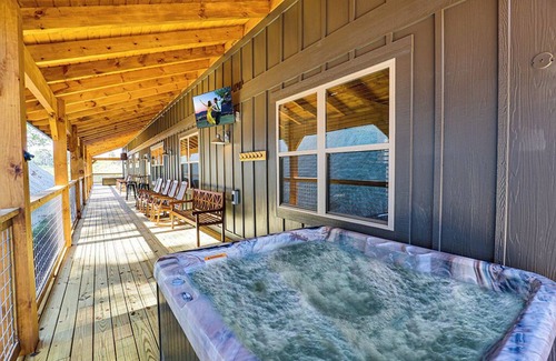 Pigeon Forge Cabin | Pigeon Forge - Landmark Lodge - 25 Bdrms.