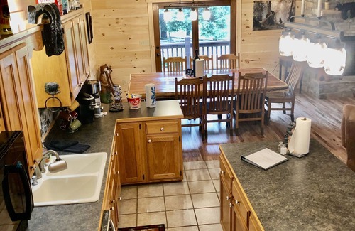 Wears Valley Cabin | Pigeon Forge ! Modern , Game Room , Hot Tub , 9 miles to Parkway !