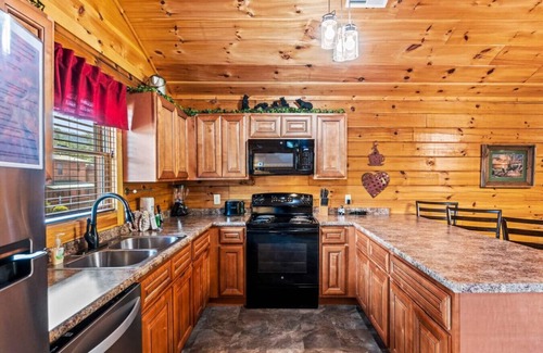 Pigeon Forge Cabin | Pigeon Forge Pool Theater Games Hot Tub