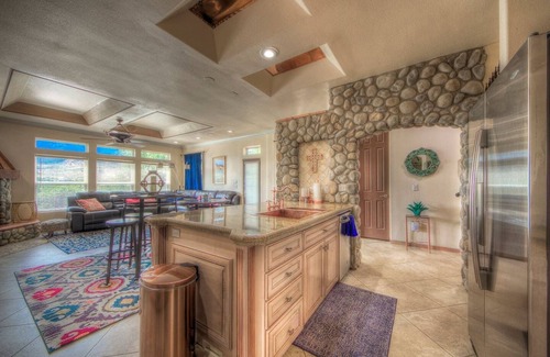 Colorado Springs House | Pike's Peak Villa ~Old Downtown Shopping ~ Views ~ Perfect Location