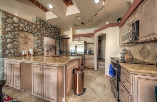 Colorado Springs House | Pike's Peak Villa ~Old Downtown Shopping ~ Views ~ Perfect Location