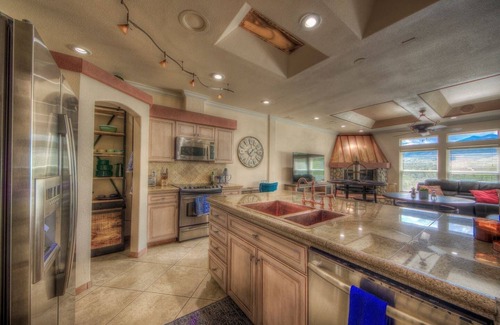 Colorado Springs House | Pike's Peak Villa ~Old Downtown Shopping ~ Views ~ Perfect Location
