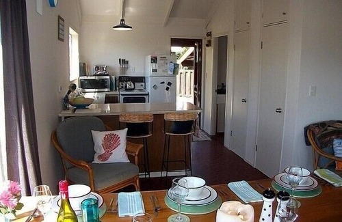 Pauanui Cottage | Pilots Rest - Pauanui Airfield Holiday Home