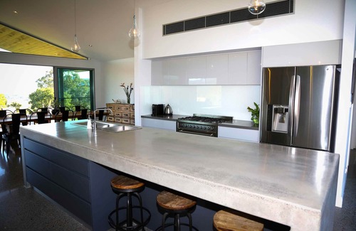 Broke House | Pindara - Modern, 5 bedroom house with fabulous valley views!