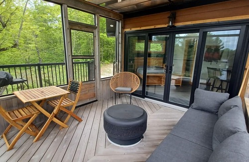 Tay Valley Cabin | Pine Brae Eco-Resort: Off-grid cabin with lake access & private hiking trails