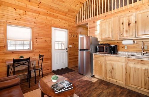 Bethlehem Cabin | Pine Cabin, 1BR Log Cabin