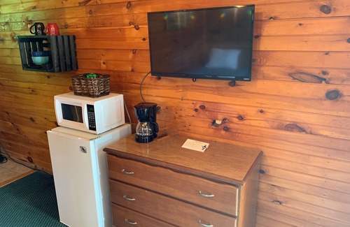 Barton Hotel | Pine Crest Motel And Cabins