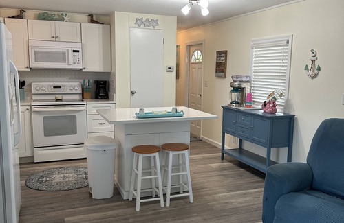 Flamingo Bay House | Pine Island Retreat 2/2 on Canal!!