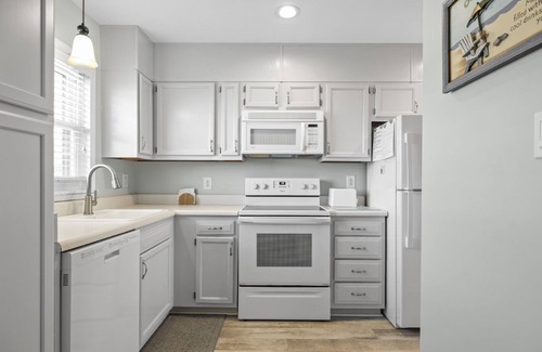 Pine Knoll Shores House | Pine Knoll Townes 92, Oceanfront Townhouse in Pine Knoll Shores, NC!