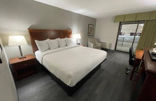 La Porte Hotel | Pine Lake Resort and Banquets