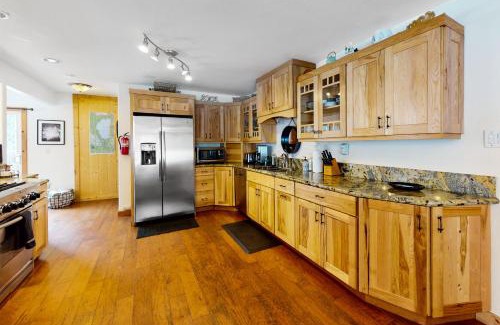 Tahoe Paradise House | Pine Lantern Retreat
