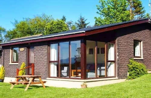 Dingwall Cottage | PINE LODGE, family friendly, with a garden in Culbokie