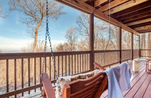 Chalet Village House | Pine Needle by AvantStay Log Cabin w Gorgeous Views Hot Tub Patio Pool Table