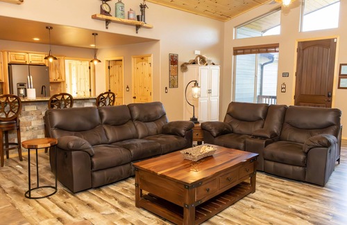 Show Low Cabin | Pine Tree View Mountain Escape!