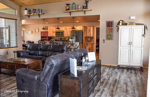 Show Low Cabin | Pine Tree View Mountain Escape!