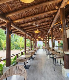 Mahe Island Apartment | Pineapple Beach Villas