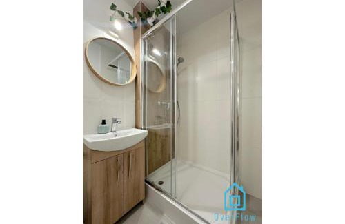 Siedlce House | Pineapple Room 10 Min to Old Town Gdańsk,PKP & Shopping Mall