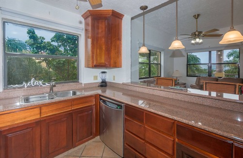 French Harbour Condo | Pineapple Villa 531- fantastic mid island home