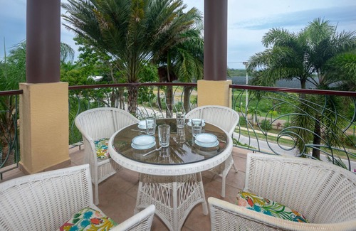 French Harbour Condo | Pineapple Villa 531- fantastic mid island home