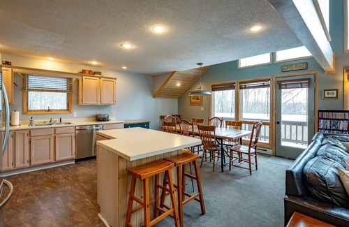 Davis House | Pinecone Ridge - 441 Northpoint WaynnCinnamon Fern Chalet - Pet Friendly, Hot Tub, Short Drive to Two Ski Areas & Two State Parks