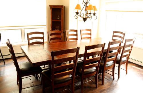 Warrior's Mark House | Pinecreek #I - 3 BR - Private Hot Tub - Close to Town - Shuttle to Slopes