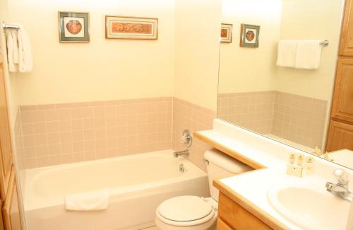 Warrior's Mark House | Pinecreek #I - 3 BR - Private Hot Tub - Close to Town - Shuttle to Slopes