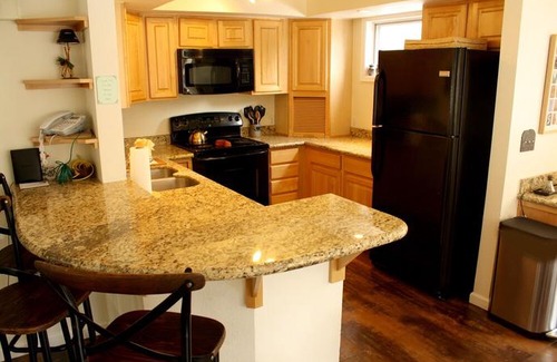 Warrior's Mark House | Pinecreek #I - 3 BR - Private Hot Tub - Close to Town - Shuttle to Slopes