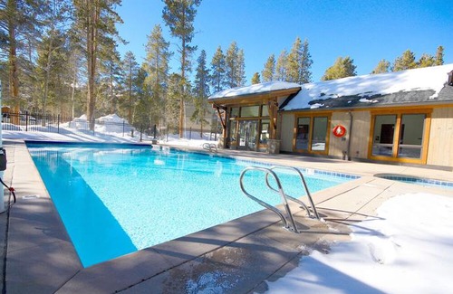 Warrior's Mark House | Pinecreek #I - 3 BR - Private Hot Tub - Close to Town - Shuttle to Slopes