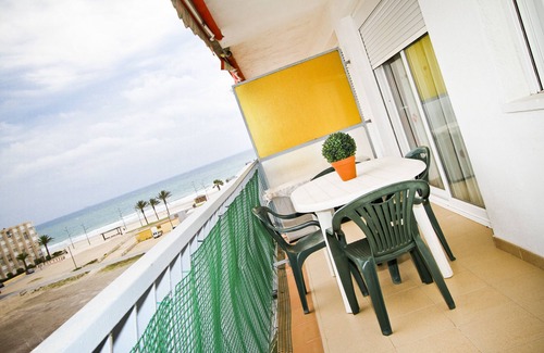 La Pineda Apartment | PINEDA 3 with sea views, beach at 100m