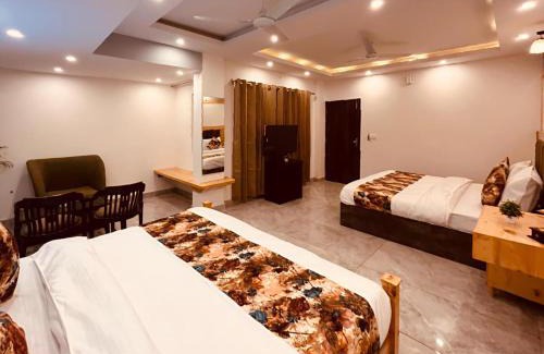 Mussoorie Hotel | Pinerock Resort ! Luxury! Mountain View! Open Terrace ! Cafeteria