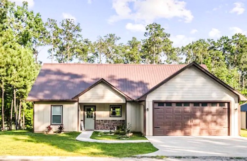 Brookeland House | Pines by the Lake